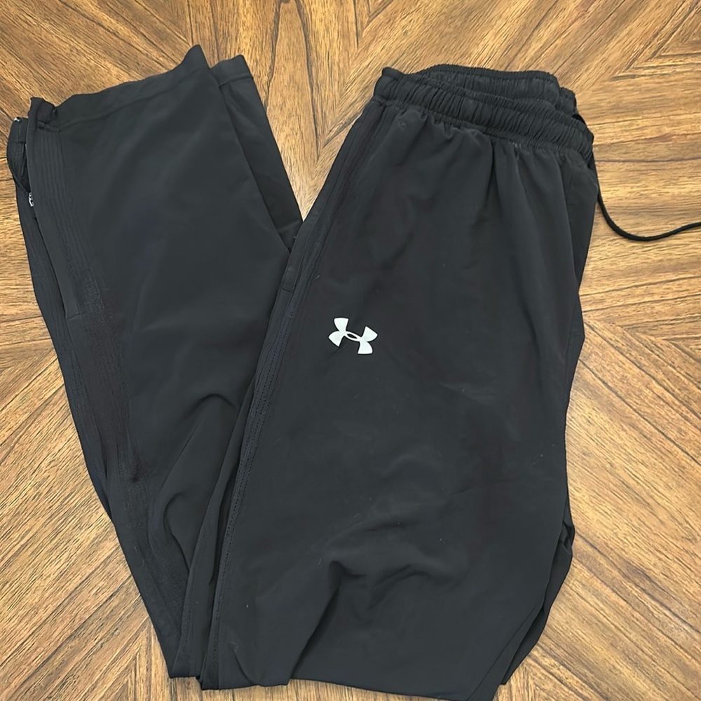 Black Under Armour men’s light weight workout pants